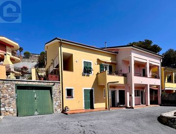 Foto 1 di 29 - Casa bifamiliare, trifamiliare in Vendita in Via Bonfante a Cipressa