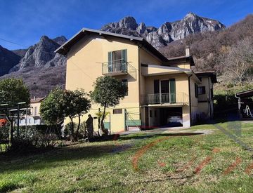 Giardino - Villa in Vendita in Via della Valsassina a Lecco