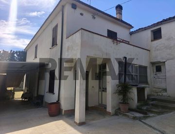Facciata - Casa indipendente in Vendita in Contrada Colle Sant'Antonio 38 a Bucchianico