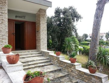 Foto 1 di 25 - Casa bifamiliare, trifamiliare in Affitto in Via degli Allori a Pisa