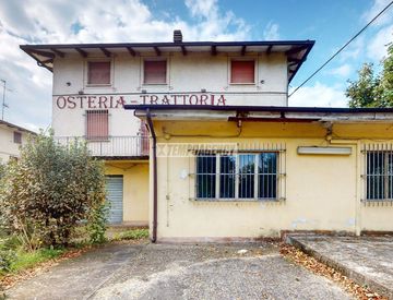 Foto 1 di 57 - Casa indipendente in Vendita in Via Giardini Nord 9641 a Serramazzoni
