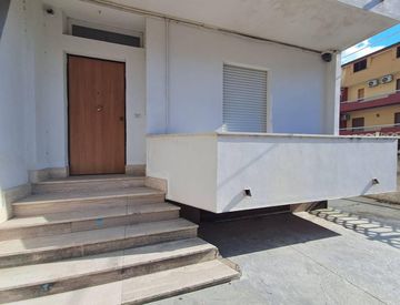 Foto 1 di 17 - Villa in Vendita in Viale Cassiodoro a Catanzaro