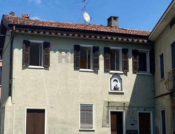 Facciata - Trilocale in Vendita in Via Ferrante Brioschi 54 a Besana in Brianza