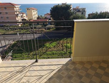Terrazza - Bilocale in Vendita in Strada Casai a Riva Ligure