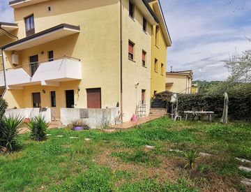 Foto 1 di 30 - Villetta a schiera in Vendita in Torre del duca a San Floro