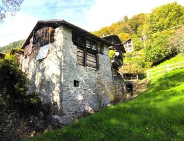 Foto 1 di 20 - Rustico, casale in Vendita in ROLATE a Varallo