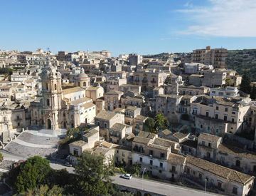 Foto 1 di 50 - Monolocale in Vendita in Via Nazionale 1 a Modica