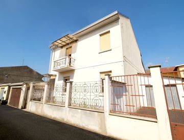 Foto 1 di 30 - Rustico, casale in Vendita in Via Sesia a Vercelli