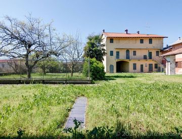 Facciata - Rustico, casale in Vendita in Via Abbiategrasso a Cassinetta di Lugagnano