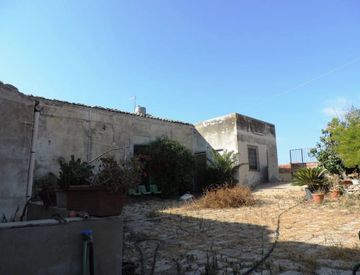Foto 1 di 16 - Casa indipendente in Vendita a Santa Croce Camerina