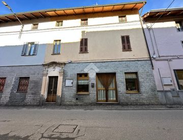 Foto 1 di 29 - Rustico, casale in Vendita in Via Giuseppe Mazzini 1 a Buronzo