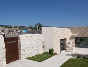 Foto 1 di 52 - Villa in Vendita in Via Attilio Bosisio 32 a Ragusa