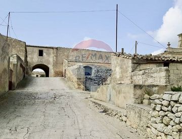 Foto 1 di 35 - Rustico, casale in Vendita in Via dell'Euro a Ragusa