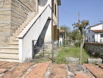 Facciata - Appartamento in Vendita in Via Santa Maria a Pignataro Interamna