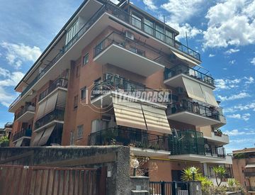 Facciata - Monolocale in Vendita in Via Gradoli 75 a Roma