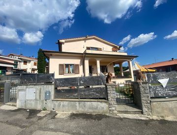 Villa in Vendita in zona Meridiana Pescaiola a Arezzo 300mq