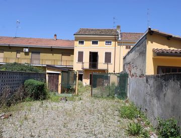 Foto 1 di 24 - Appartamento in Vendita in Via San Pietro 4 a Desana