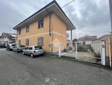 Foto 1 di 23 - Casa bifamiliare, trifamiliare in Vendita in Via Montecassino 13 a Santhià