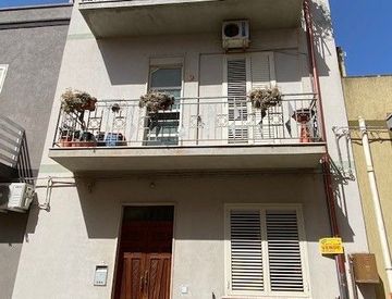 Foto 1 di 18 - Casa indipendente in Vendita in Via Galileo Galilei a Ispica
