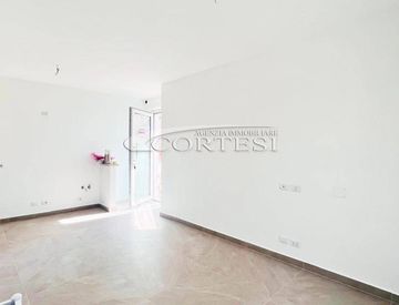 Stanza - Bilocale in Vendita in Strada Nazionale Adriatica Sud a Fano