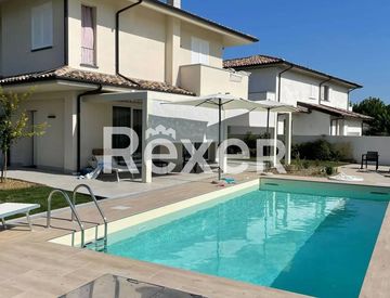 Piscina - Villa in Vendita in Via Trento a San Miniato