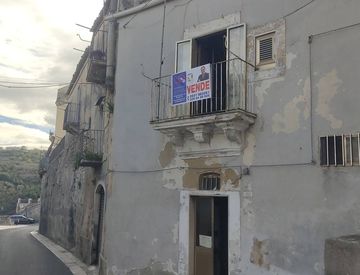 Foto 1 di 8 - Casa indipendente in Vendita in Corso Mazzini 101 a Ragusa