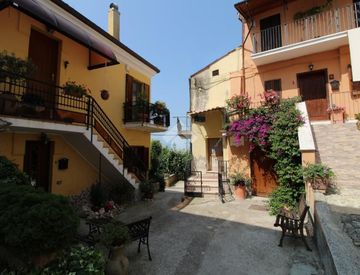 Facciata - Casa bifamiliare in Vendita in Via San Giustino 18 a Bellante