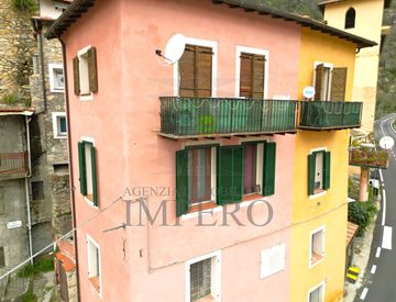 Foto 1 di 32 - Casa bifamiliare, trifamiliare in Vendita in Via Cavour 12 a Olivetta San Michele