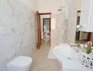 Bagno - Quadrilocale in Vendita in Via XX Settembre 78 a Voghera