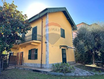 Foto 1 di 67 - Casa bifamiliare, trifamiliare in Vendita in Via Duca degli Abruzzi 133 a Sanremo