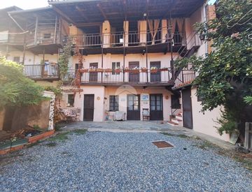 Facciata - Casa bifamiliare in Vendita in Via Perosio 14 a Caravino