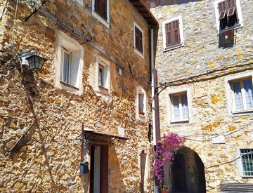 Foto 1 di 38 - Casa indipendente in Vendita in Frazione Suseneo Chiesa 17 a Soldano