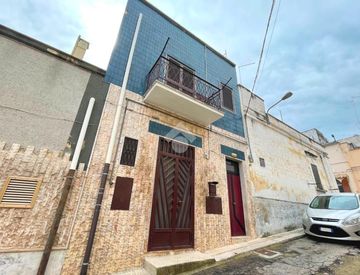 Foto 1 di 28 - Casa indipendente in Vendita in Vico Magenta 2 a Canosa di Puglia