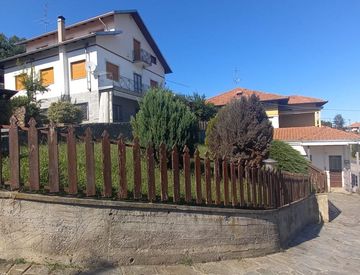 Foto 1 di 70 - Casa indipendente in Vendita in Via Cervino a Gattinara
