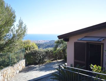 Foto 1 di 31 - Villa in Vendita in Località Merea a Diano Arentino