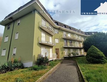 Foto 1 di 29 - Quadrilocale in Vendita in Via Crevacuore 18 a Serravalle Sesia