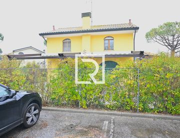 Facciata - Villetta a schiera in Vendita in Viale delle Americhe 120 a Ravenna
