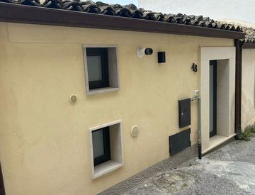Foto 1 di 17 - Casa indipendente in Vendita in Vico Pittore 7 a Modica