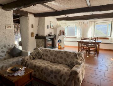Camera da letto - Trilocale in Vendita in Via alla Posta 9 a Pieve di Teco