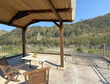 Piscina - Trilocale in Vendita in Via Lorenzo Lucifredi 10 a Borghetto d'Arroscia