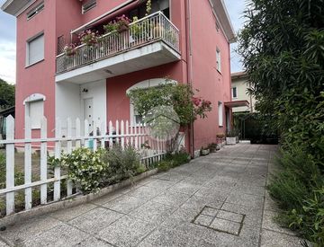 Foto 1 di 44 - Trilocale in Vendita in Viale Carlo Zavagli 5 a Rimini