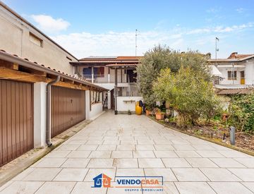 Foto 1 di 50 - Casa indipendente in Vendita in Via Guglielmo Marconi 105 a Asigliano Vercellese