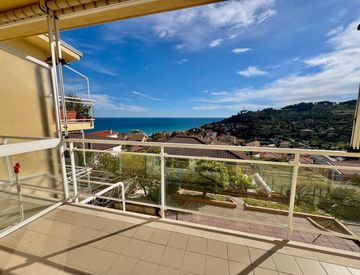 Terrazza - Trilocale in Vendita in Via Terre Bianche 67 a San Lorenzo al Mare