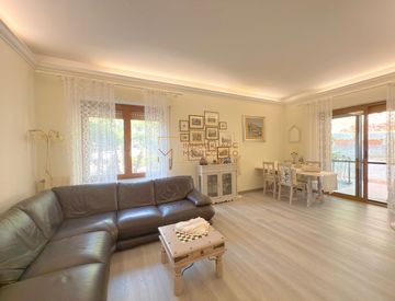 Soggiorno - Quadrilocale in Vendita in Via Sapergo 16 a Bordighera