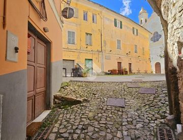 Foto 1 di 13 - Bilocale in Vendita in Via Visitazione 2 a Ceriana