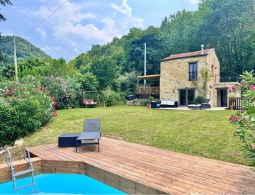 Piscina - Casa indipendente in Vendita in Frazione Muzio 2 -14 a Pieve di Teco