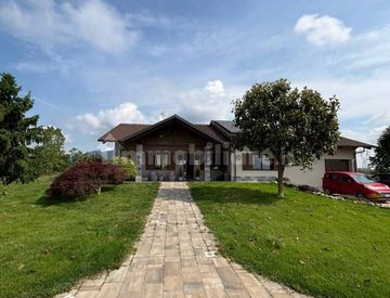 Giardino - Villa in Vendita in Strada Marsaglia 3 a Cumiana