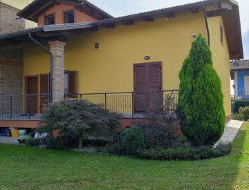 Foto 1 di 55 - Villa in Vendita in Via Aldo Gaspardino 19 a Livorno Ferraris