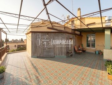 Facciata - Attico, mansarda in Vendita in Via Madonna del Riccio 3 a Perugia