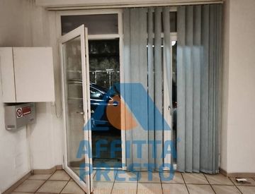 Foto 1 di 3 - Locale commerciale in Affitto in zona Ponte a Signa a Lastra a Signa